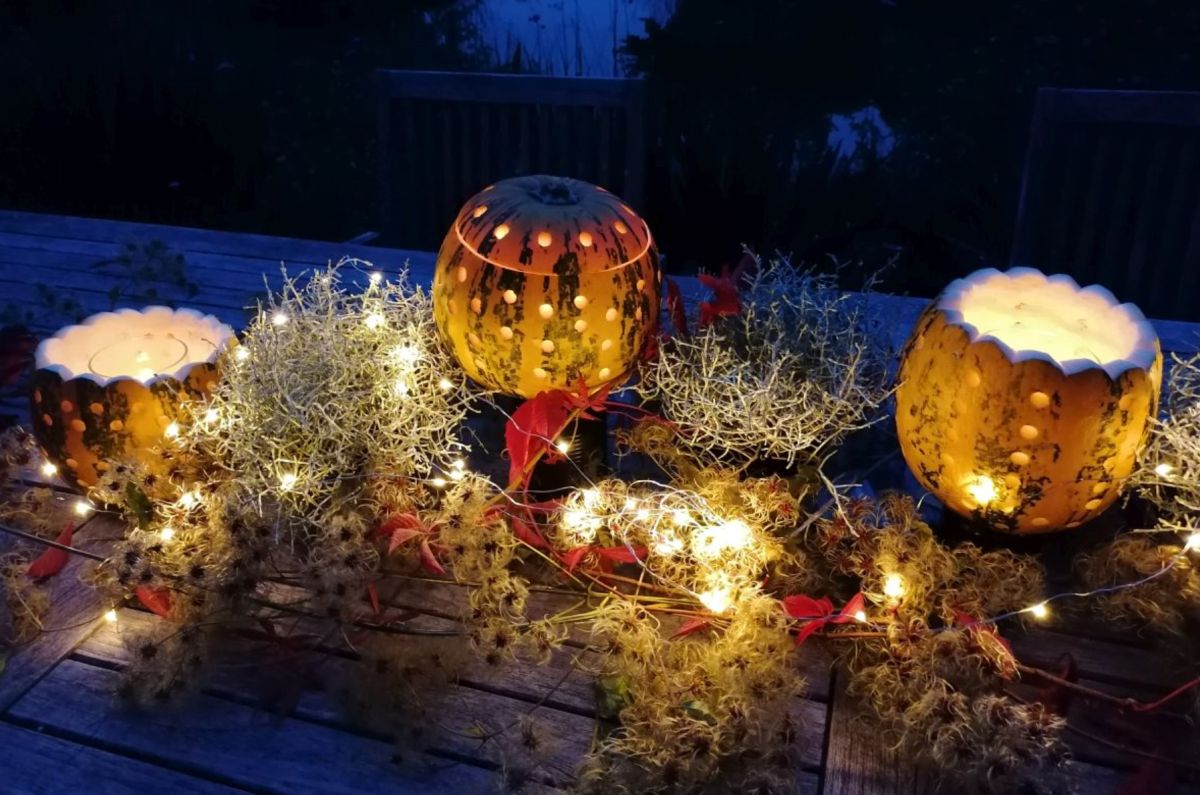 Einfaches Design für Kürbis schnitzen | Halloween Kürbis Deko mit LED lichtern | kreative pumpkin carving ideas für draußen | DIY Kürbis Dekoration Anleitung — Schritt für Schritt | DIY Kürbis Dekoration basteln | Kürbis Dekoideen | Kürbis beleuchtet