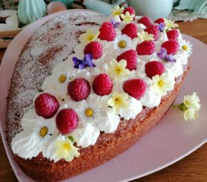 Herztorte - Patrizia Haslinger - Die Herzensgärtnerin - The Heartgardener - Süßes aus dem Garten - Gartenführungen - Früchtetorte - Himbeertorte