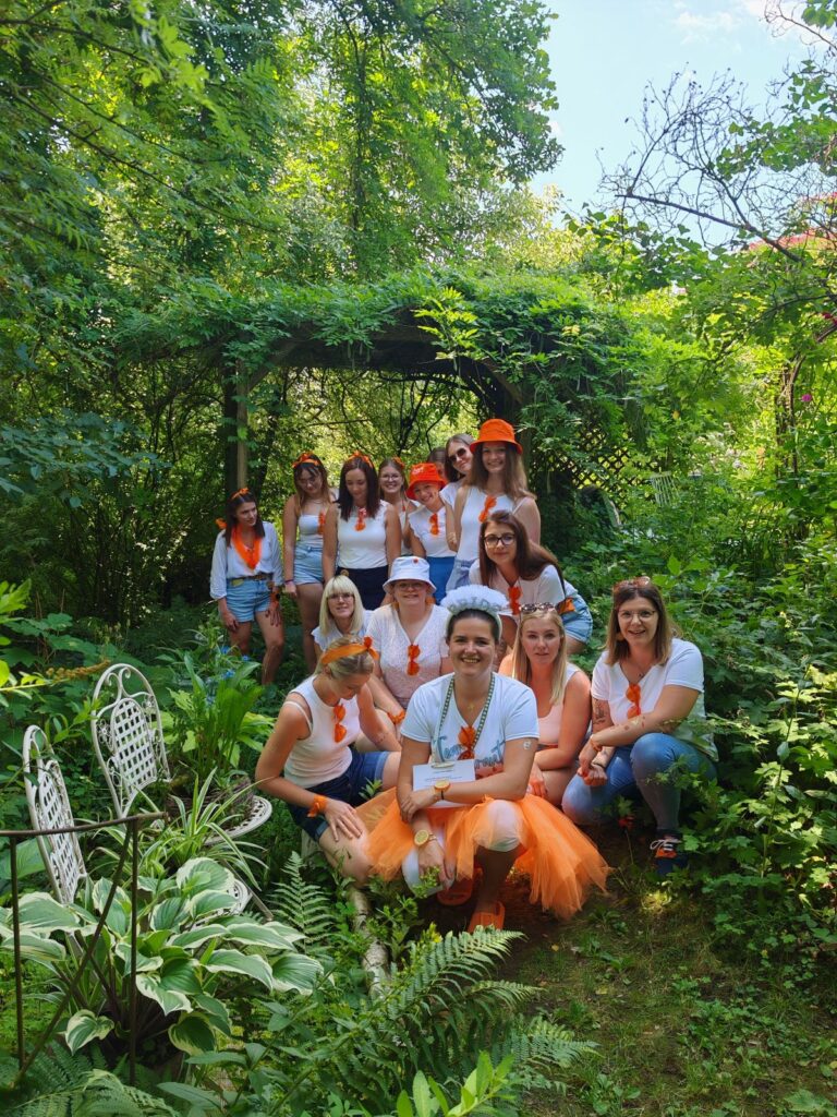 Poltern im Garten | Junggesellinnenabschied | Poltern im Naturgarten | Loops gestalten für Poltern | Bridesmaid | Die Herzensgärtnerin | The Heartgardener | Basteln mit Naturmaterialien | DIY | Workshops