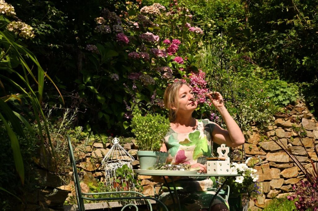 DIY Pizzasalz schnelle Rezeptidee aus dem Garten | Blog von Patrizia Haslinger Die Herzensgärtnerin | essbare Blüten