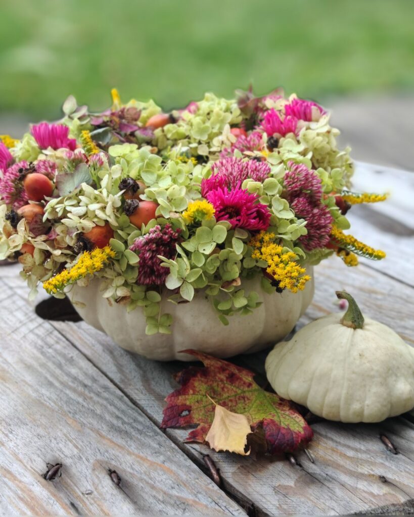 Kürbisdeko mit Blumenkranz | DIY Ideen von Patrizia Haslinger