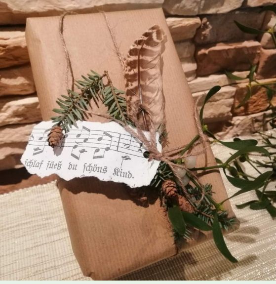 Geschenke natürlich dekorieren, nachhaltig verpacken zu Weihnachten Die Herzensgärtnerin