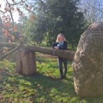 Patrizia Haslinger mit Baumriesen in der Baumschule Ebben